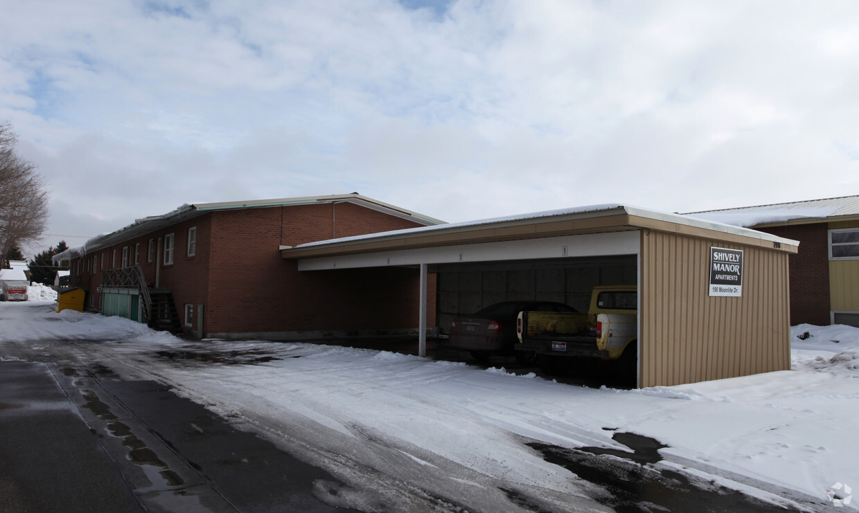 Building Photo - Shively Manor