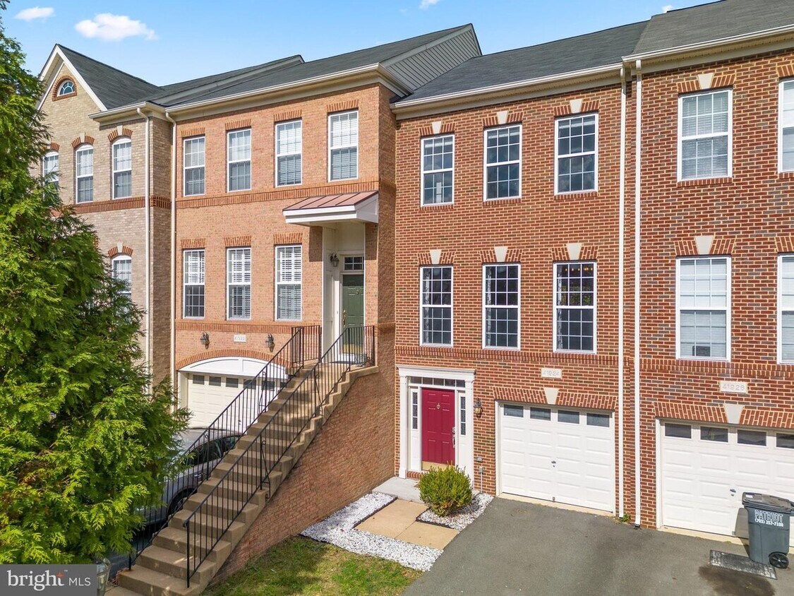 41924 Beryl Ter, Stone Ridge, VA 20105 Townhome Rentals in Stone