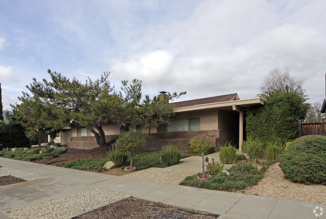 Foto principal - 6551-6553 Crown Blvd
