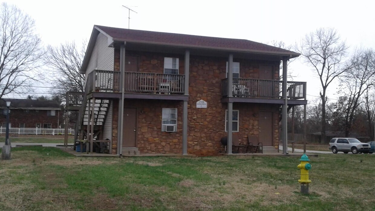 Building Photo - 2108 Rock Creek Dr