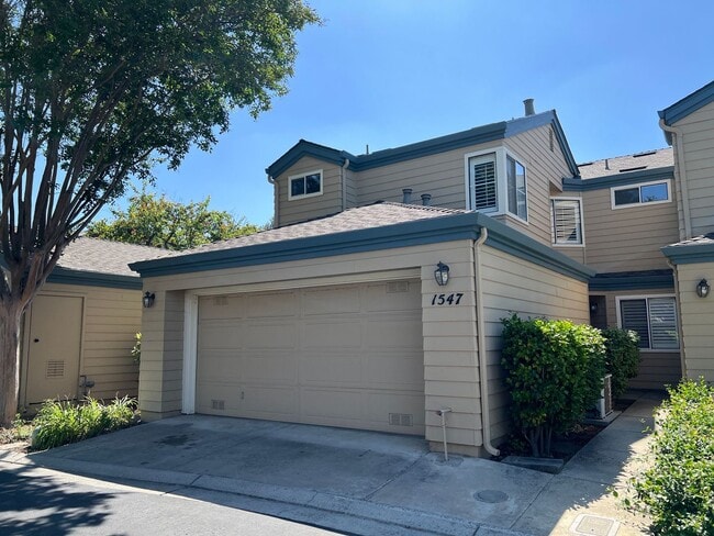 Perfectly Located 2 Bedroom 2.5 Bath Townh... - Perfectly Located 2 Bedroom 2.5 Bath Townh... House