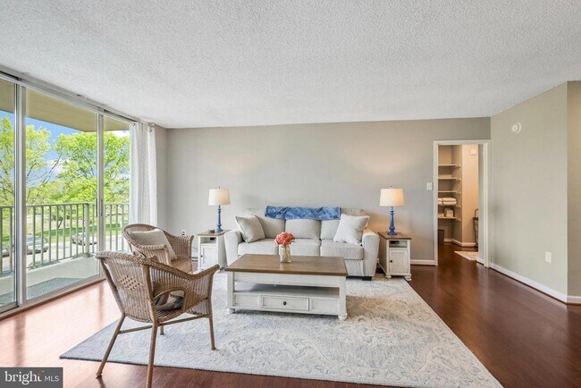 Foto del edificio - 1225 Martha Custis Dr