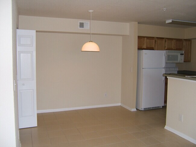 Foto del edificio - Spacious 1B/1B Unfurnished Condo near Beach in the Heart of Destin!
