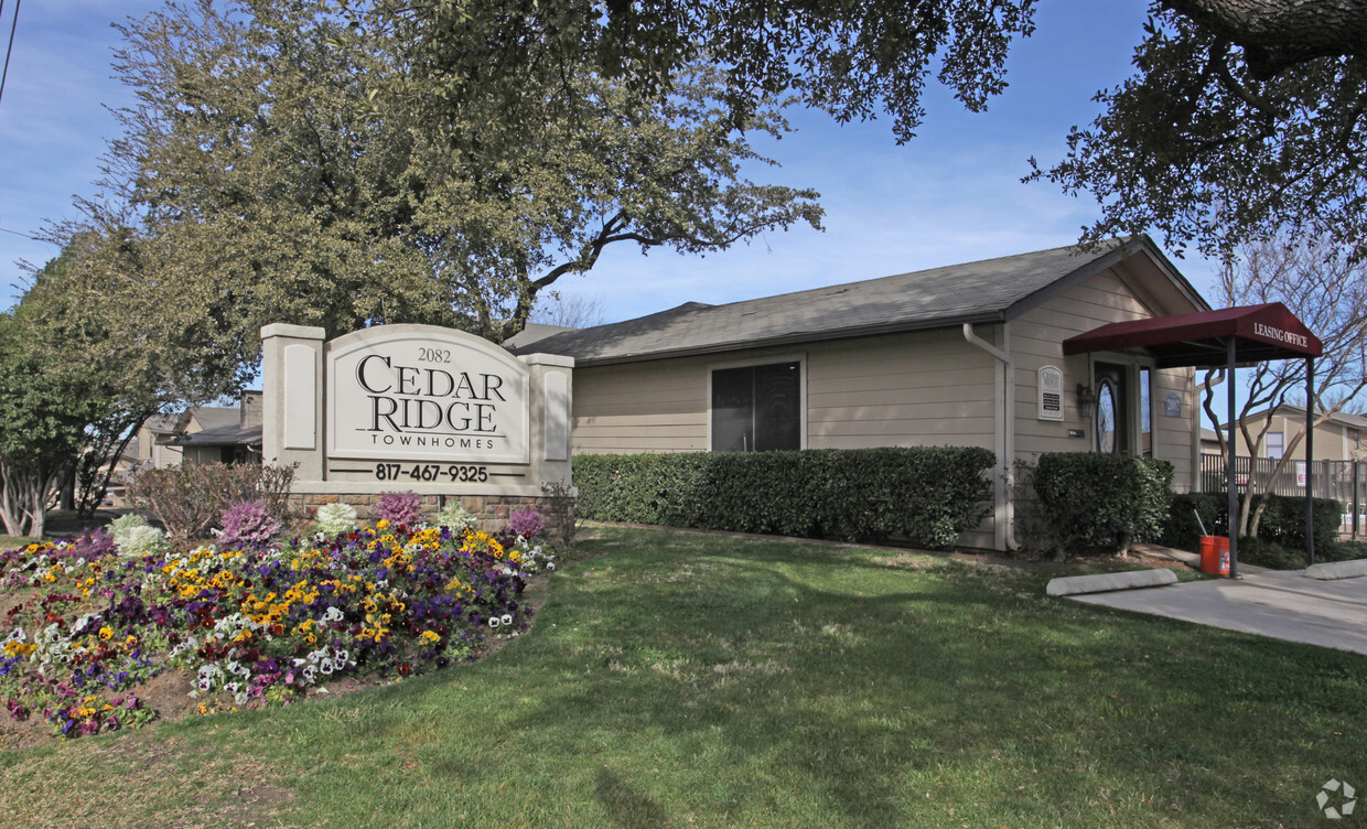 Primary Photo - Cedar Ridge Townhomes