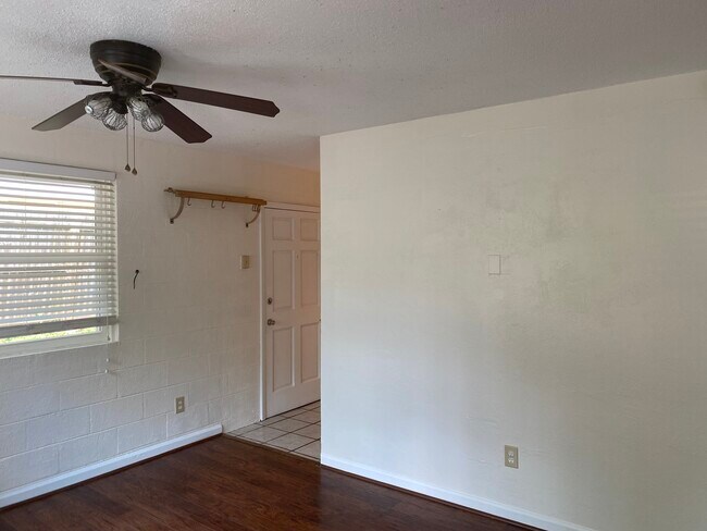 Building Photo - 8 Hickory Terrace