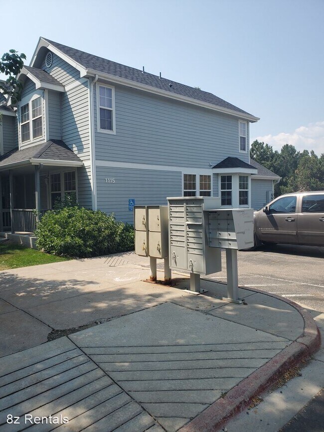 Building Photo - 2 br, 3.5 bath House - 1115 W Swallow Rd  ...