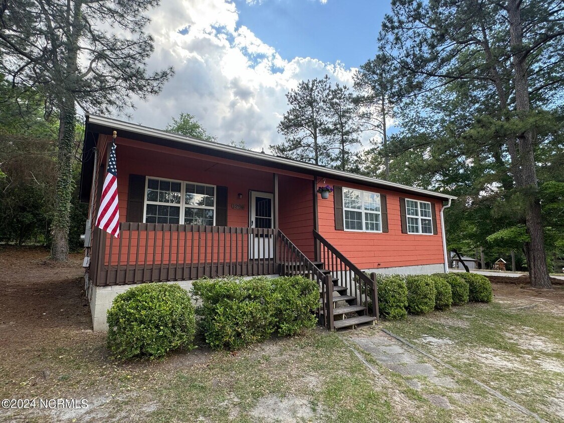 1290 W Michigan Ave, Southern Pines, NC 28387 House Rental in