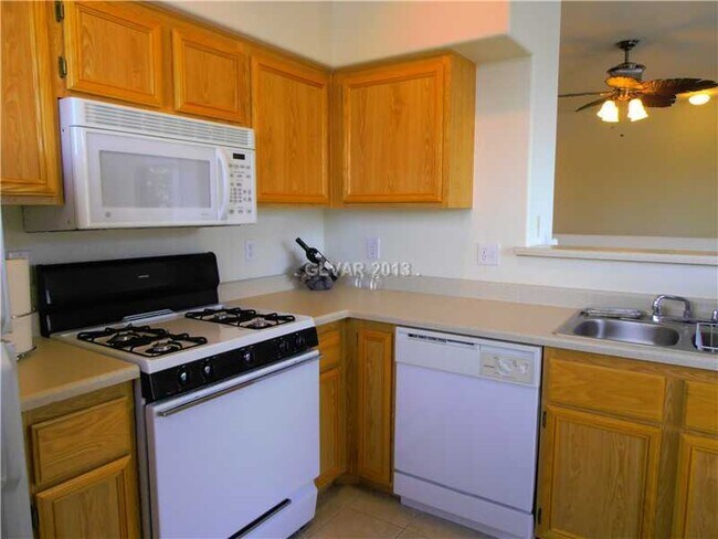 Foto del edificio - *VERY NICE CONDO IN GATED COMMUNITY !