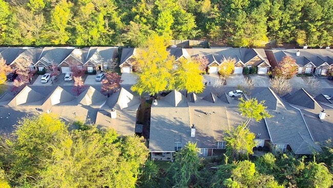 Building Photo - Pelham Townhouse one level 2 Bedrooms / 2 ...