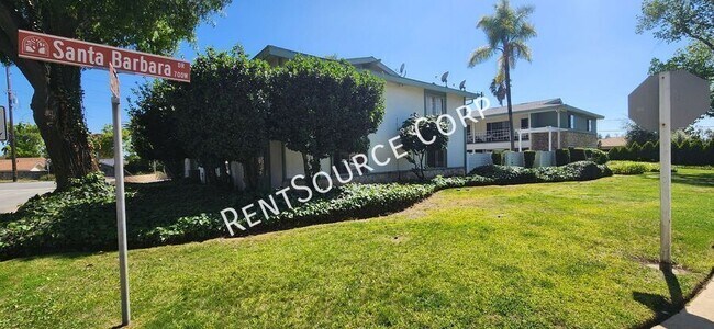 Building Photo - 708 Santa Barbara Dr W