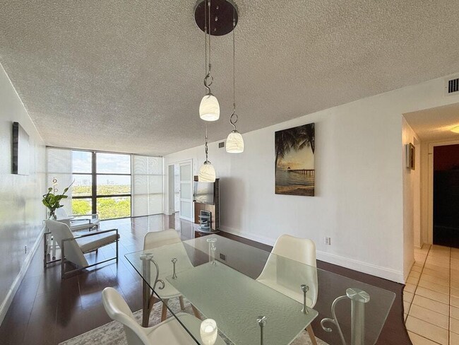 Foto del edificio - 800 Parkview Dr