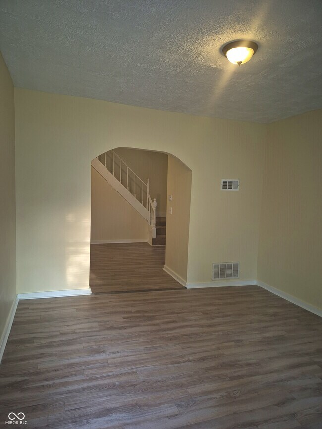 Foto del edificio - 328 N Elder Ave