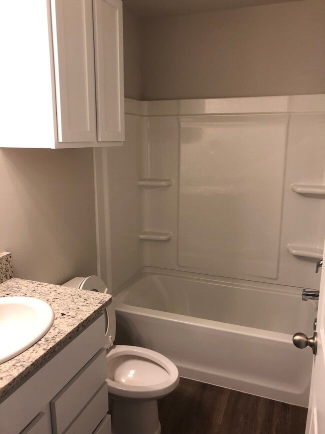 Building Photo - 16837 Highland Heights Dr