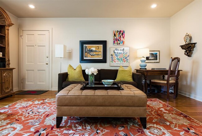 Foto del edificio - 5122 W Amherst Ave