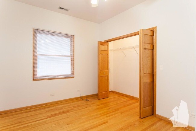 Foto del edificio - 1326 W Diversey Pkwy
