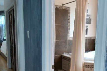 Hallway and entrance to Master bathroom - 1834 Gilson St