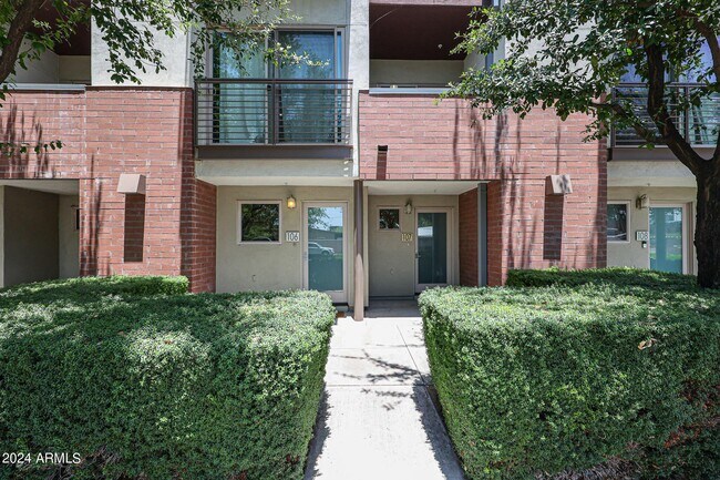 Foto del edificio - 526 W 1st St