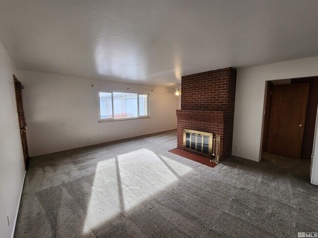 Foto del edificio - 1647 Lakeside Dr