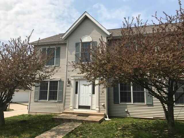 Primary Photo - Incredible Townhome in North Normal!!