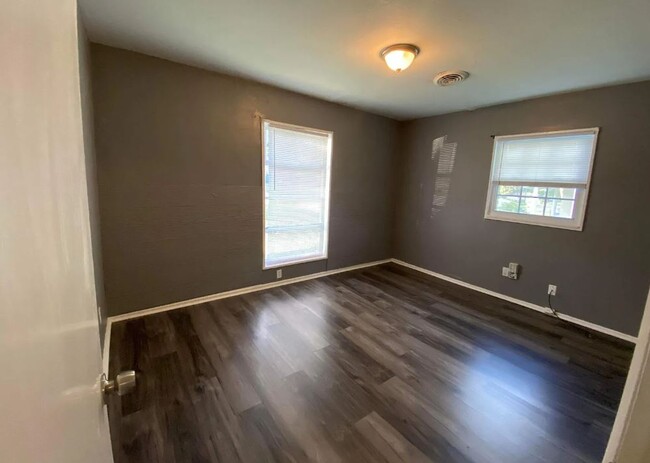 Building Photo - 2409 Shepherd Dr NW