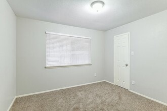 Building Photo - 13207 Pebblewalk Cir S