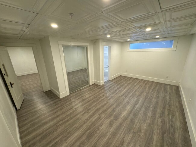 Building Photo - Spacious 1 Bedroom  Apartment