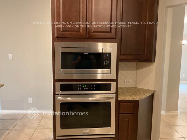 Foto del edificio - 3217 Larkin Ln
