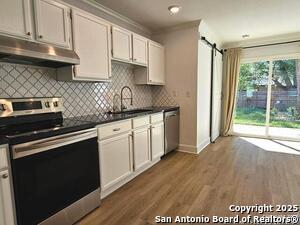 Building Photo - 6910 Country Elm