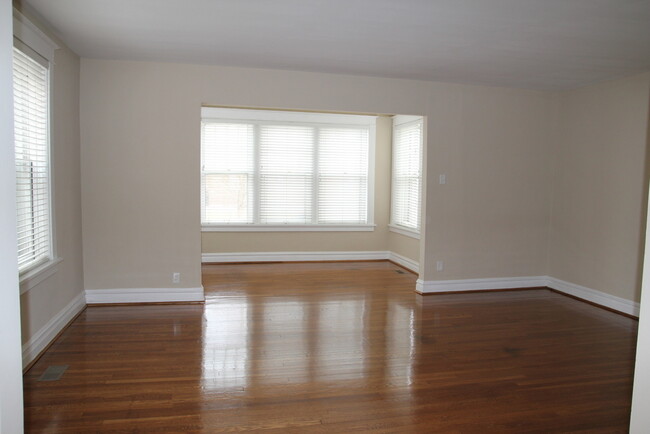 Building Photo - 847 Westgate Ave