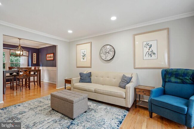 Foto del edificio - 7930 Bubbling Brook Cir