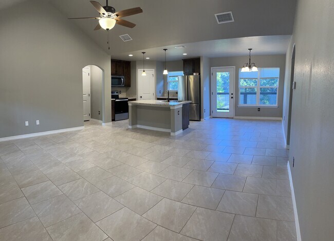 Building Photo - 1094 Chisolm Trail