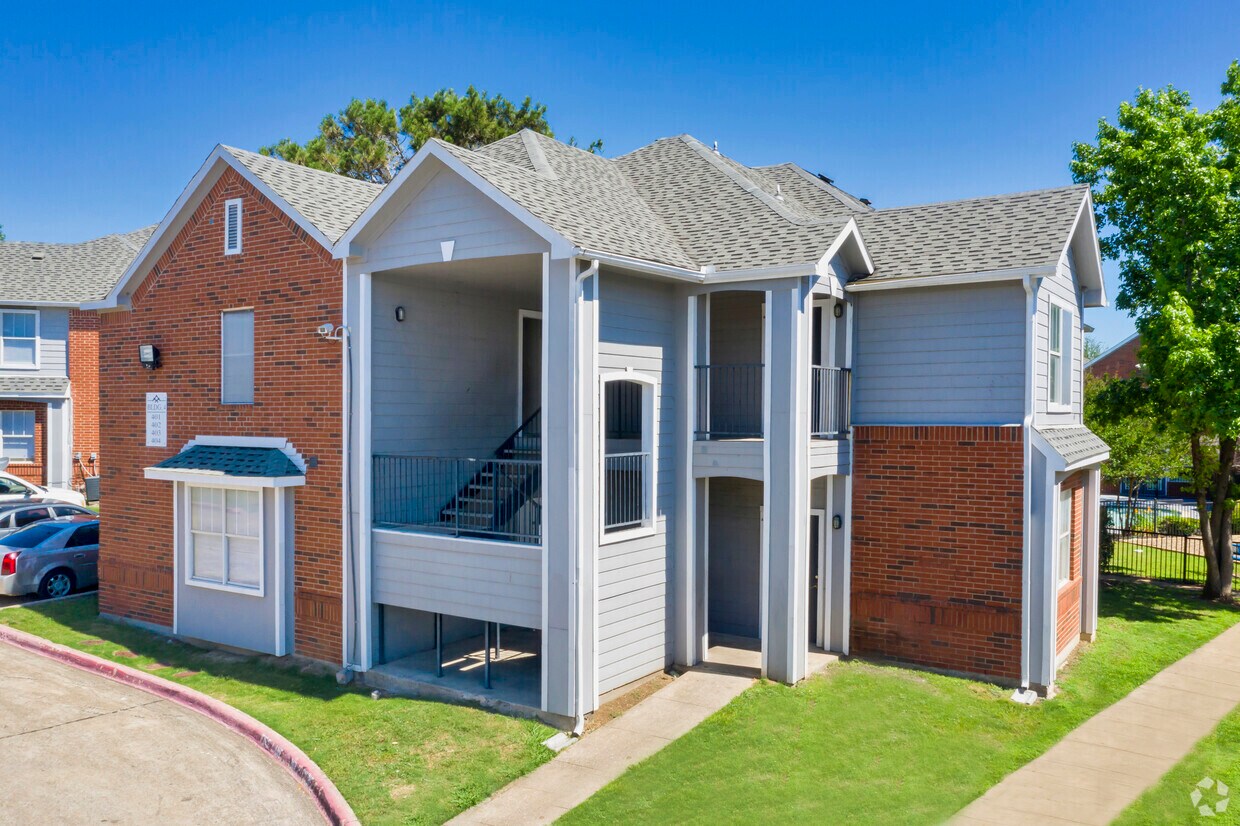 VILLA SORRENTO Apartments in Dallas, TX