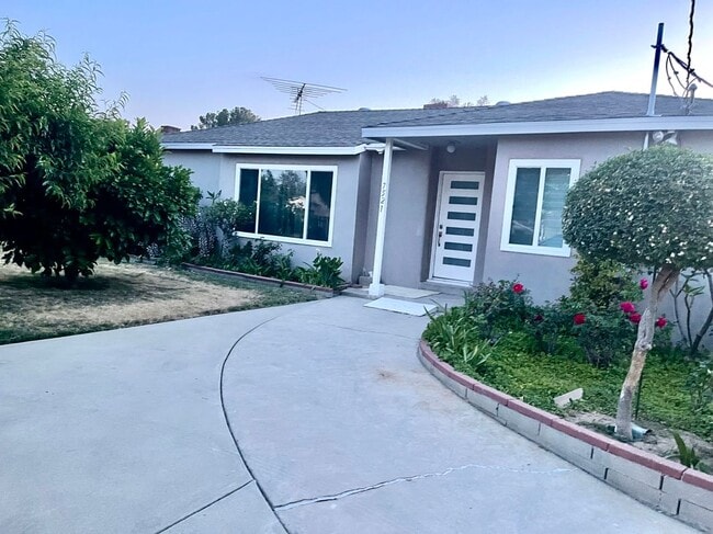 Building Photo - 7521 Amigo Ave