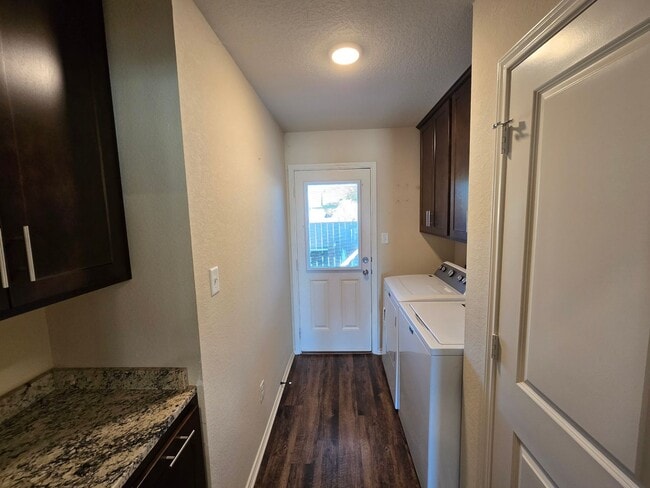 Building Photo - Cozy 3 Bedroom 2 Bath Home in Navasota!!