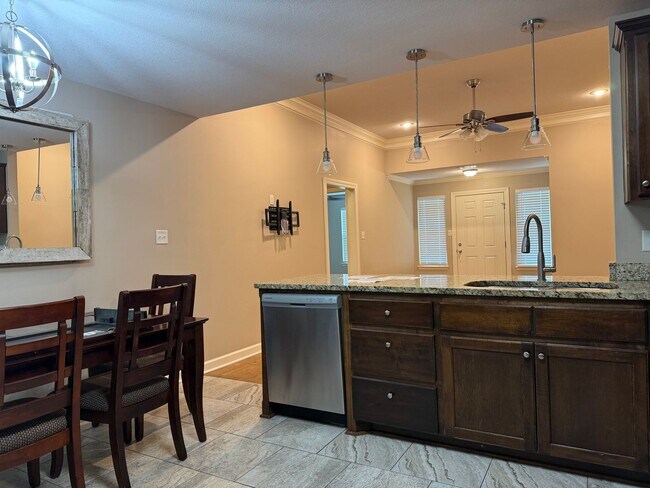 Foto del edificio - 415 S Shady Ln