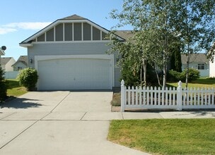 Building Photo - 2550 W Pocono Ct