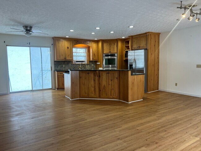 Foto del edificio - Updated 3-Bed Ranch in Plain Local Schools! Fenced Yard & Jetted Tub