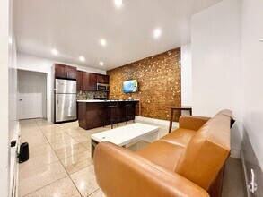 Building Photo - Furnished room/NOT APARTMENT