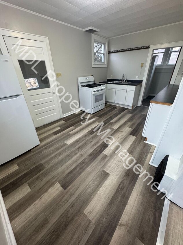 Primary Photo - 3 Bedroom Home for Rent in Bay City