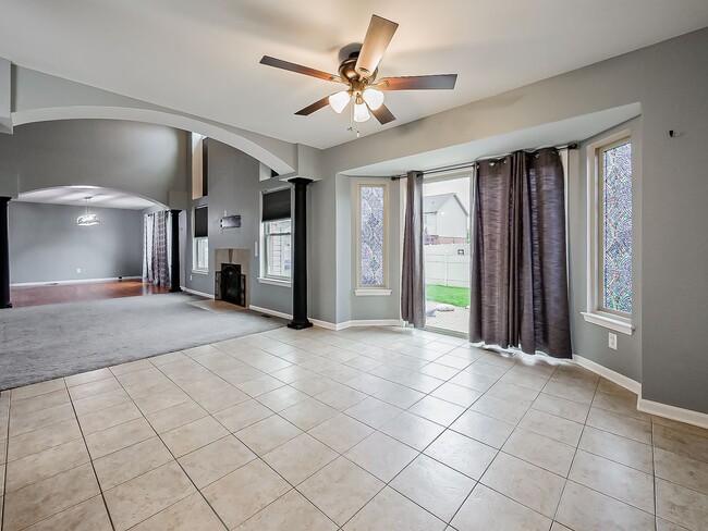 Building Photo - Introducing a stunning 5 bedroom, 3.5 bath...