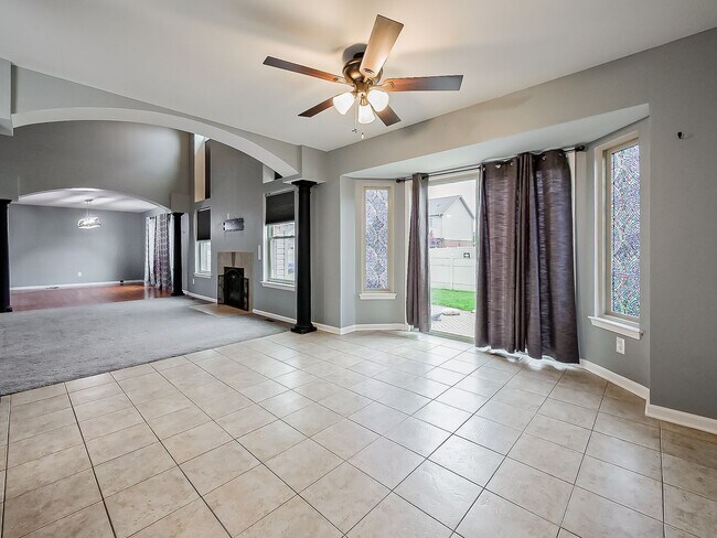 Foto del edificio - Introducing a stunning 5 bedroom, 3.5 bath...