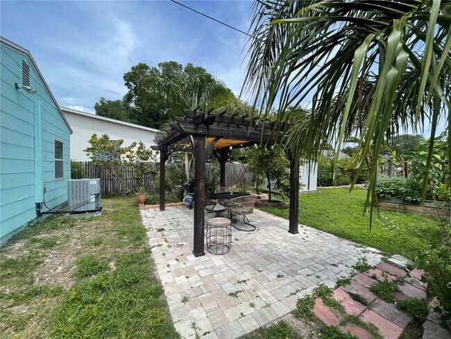 Foto del edificio - 5811 Magnolia St N