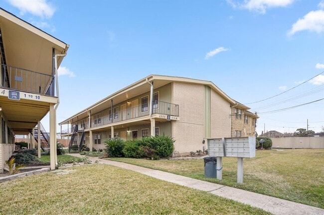 Building Photo - 4718 Delano St
