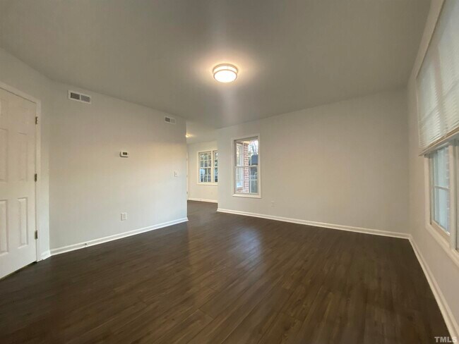Building Photo - 106 Williams St