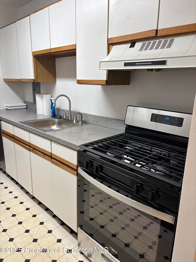 Foto del edificio - 1704 Summit Pointe