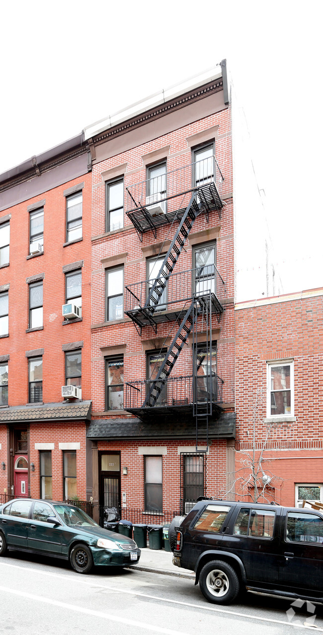 Building Photo - 222 Sackett St