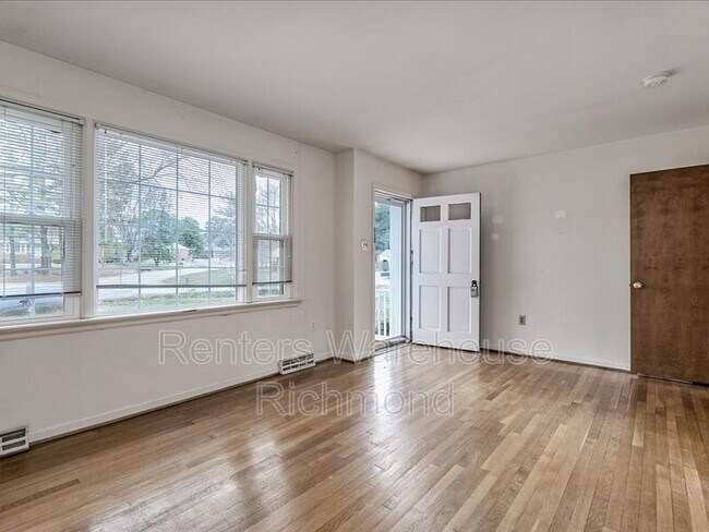 Foto del edificio - 2301 Grassy Knoll Ln