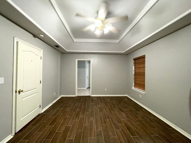 Foto del edificio - 4901 La Vista St