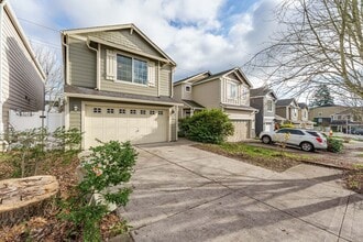 Building Photo - 5517 NE 71st Ave