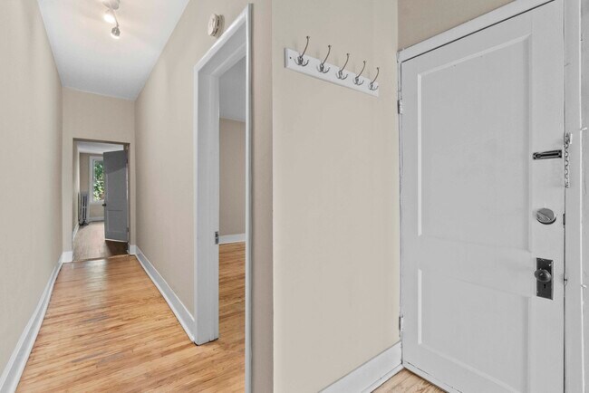 Foto del edificio - 3131 N Calvert St